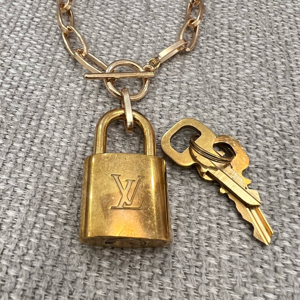 Louis Vuitton Gold Cadenas